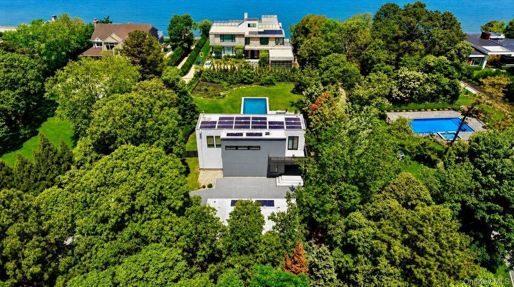 8 Old North Highway A, Hampton Bays, NY 11946