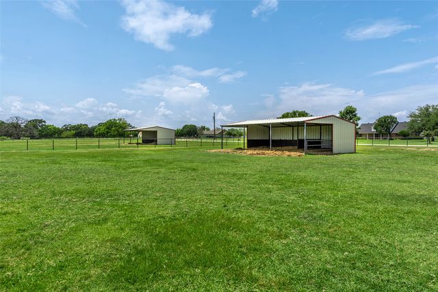 10208 Mohon Lane, Pilot Point, TX 76258