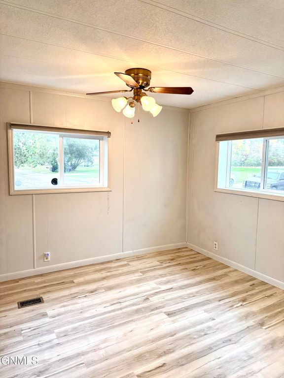 104 Carbon Street, Underwood, ND 58576 photo 2