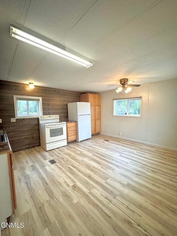 104 Carbon Street, Underwood, ND 58576 photo 21