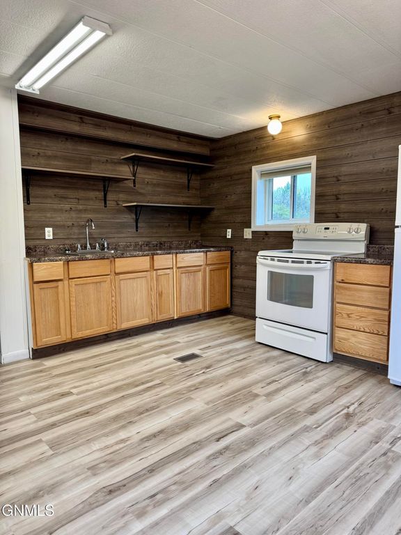 104 Carbon Street, Underwood, ND 58576 photo 23