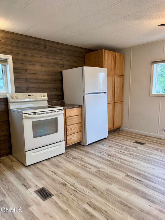 104 Carbon Street, Underwood, ND 58576 photo 24