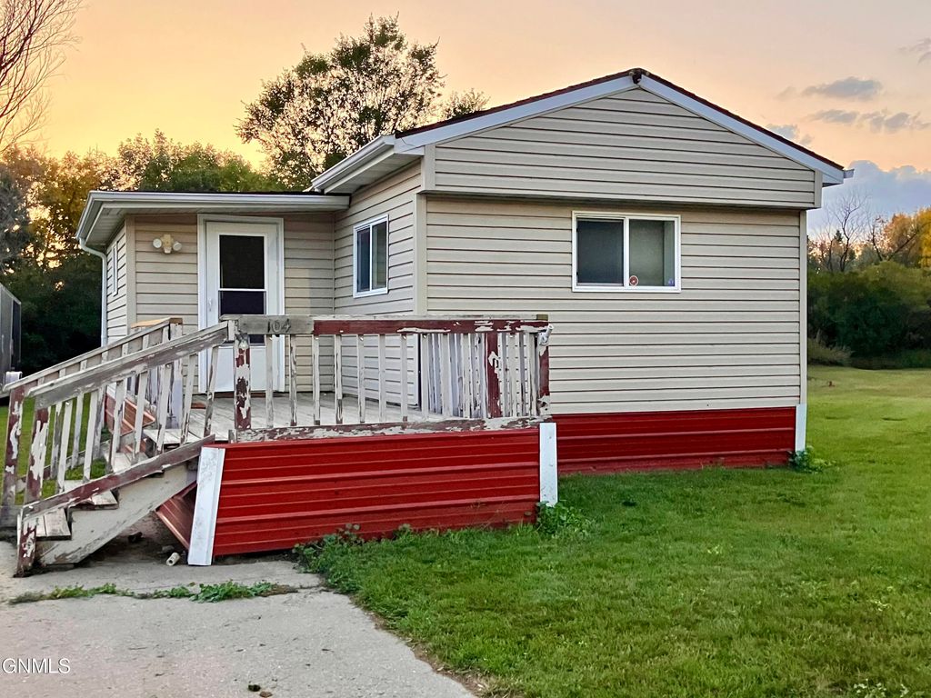 104 Carbon Street, Underwood, ND 58576 photo 8