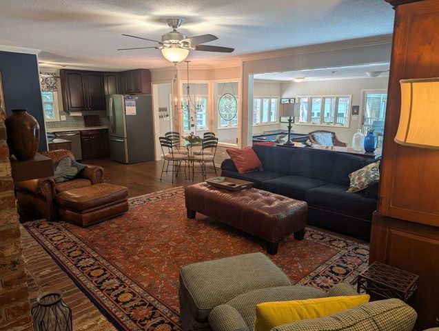 255 Heathwood Drive, Spartanburg, SC 29307