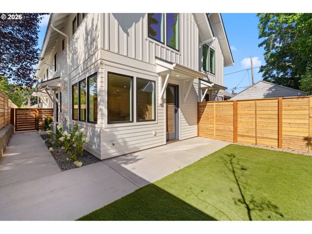 1520 Ne JARRETT St A, Portland, OR 97211