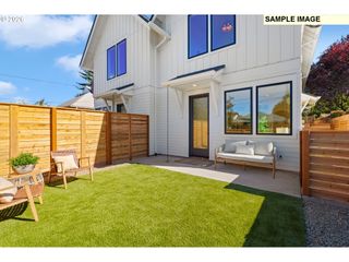 1520 Ne JARRETT St A, Portland, OR 97211