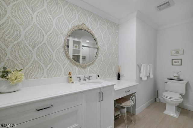 211 Yorktowne Ct, Washington Twp., NJ 07676