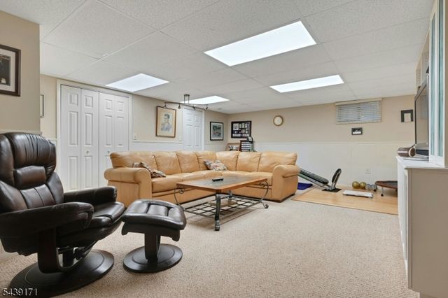 211 Yorktowne Ct, Washington Twp., NJ 07676