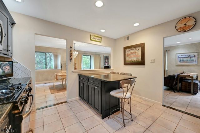 211 Yorktowne Ct, Washington Twp., NJ 07676