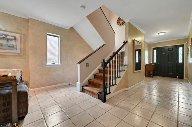 211 Yorktowne Ct, Washington Twp., NJ 07676