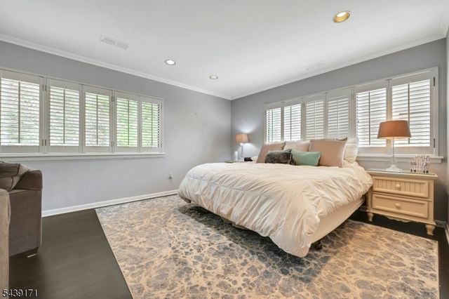 211 Yorktowne Ct, Washington Twp., NJ 07676