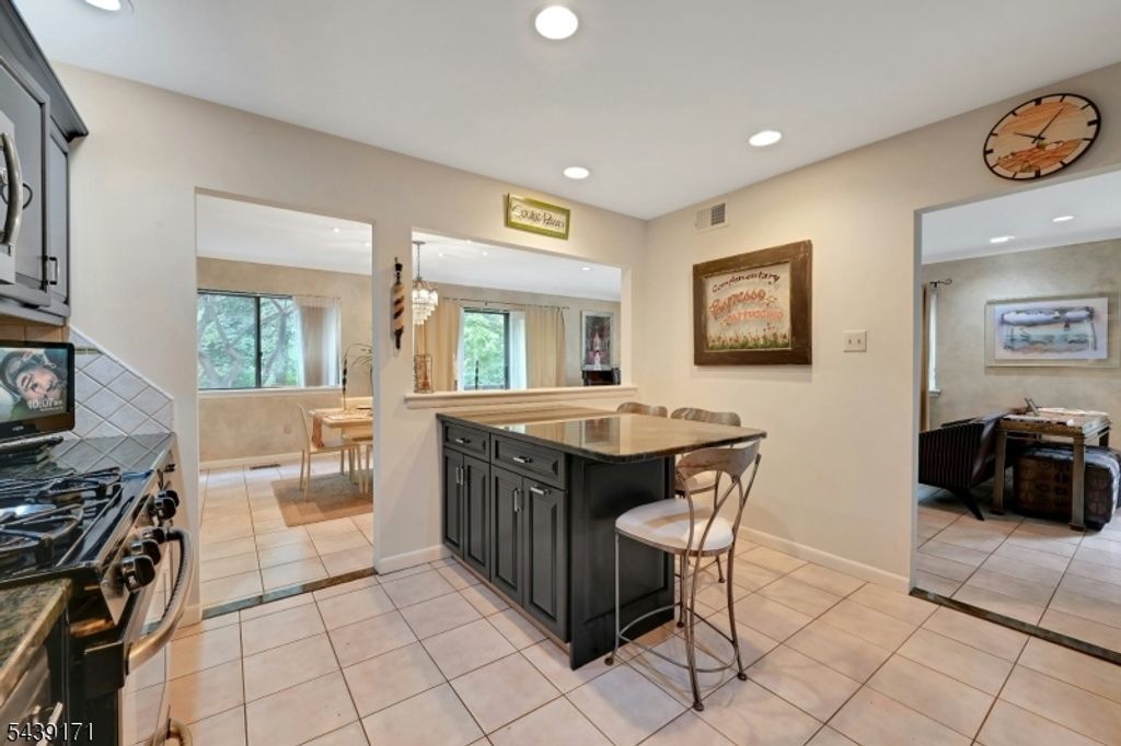 211 Yorktowne Ct, Washington Twp., NJ 07676 — photo 4