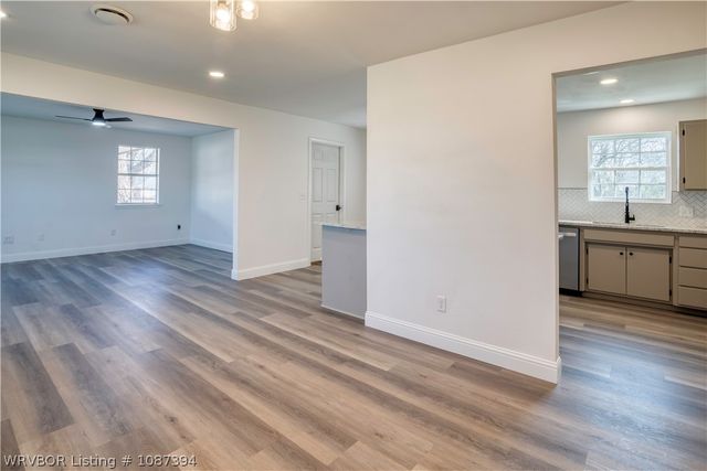 2 S 15th Street, Lavaca, AR 72941