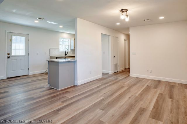 2 S 15th Street, Lavaca, AR 72941