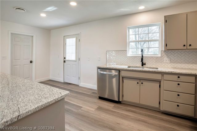 2 S 15th Street, Lavaca, AR 72941