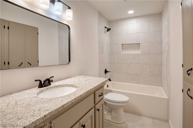 2 S 15th Street, Lavaca, AR 72941