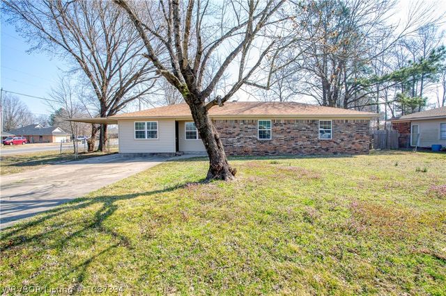 2 S 15th Street, Lavaca, AR 72941