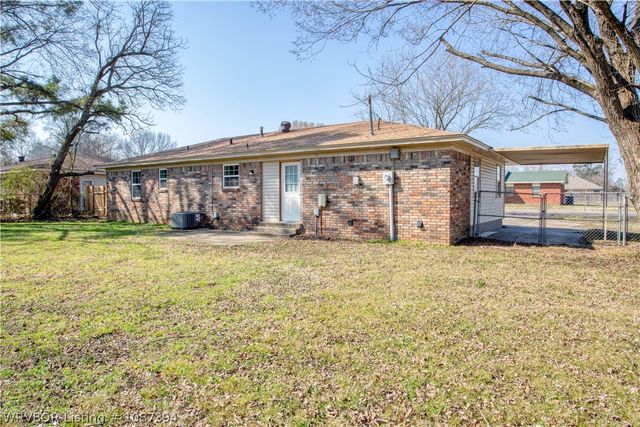 2 S 15th Street, Lavaca, AR 72941