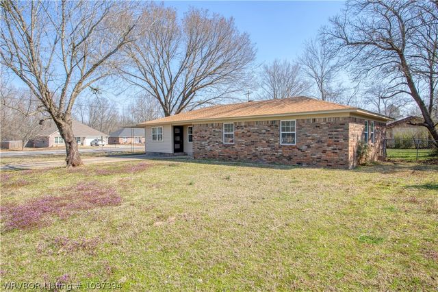 2 S 15th Street, Lavaca, AR 72941