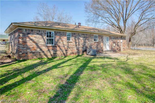2 S 15th Street, Lavaca, AR 72941