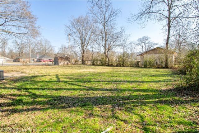 2 S 15th Street, Lavaca, AR 72941