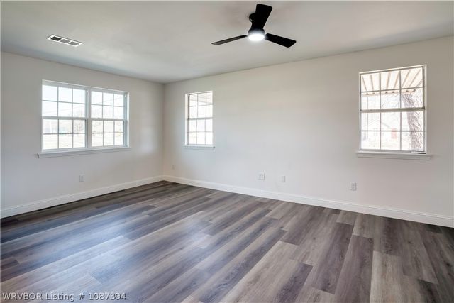 2 S 15th Street, Lavaca, AR 72941