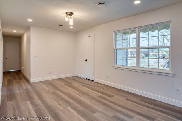 2 S 15th Street, Lavaca, AR 72941