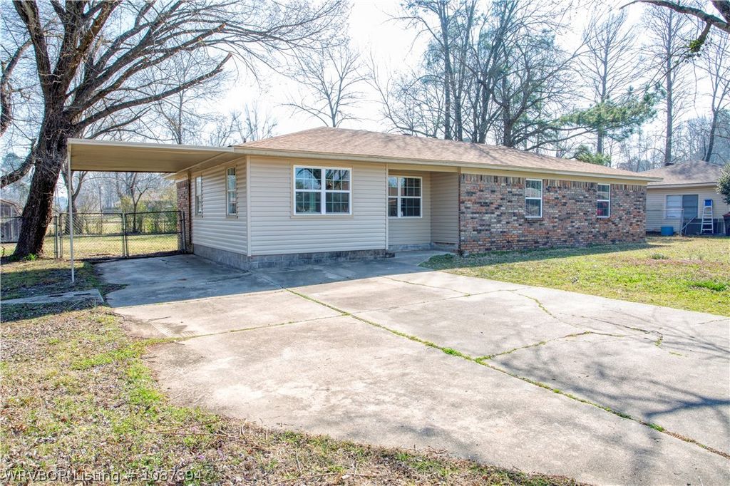 2 S 15th Street, Lavaca, AR 72941