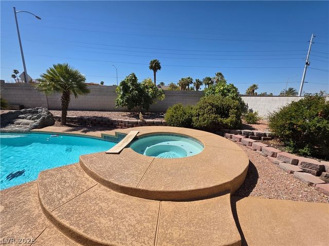 6323 Mahogany Peak Avenue, Las Vegas, NV 89110