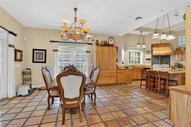 685 11th ST NW, Naples, FL 34120