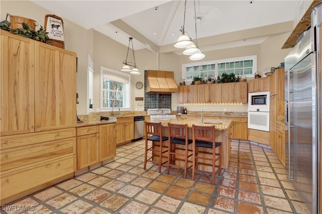 685 11th ST NW, Naples, FL 34120