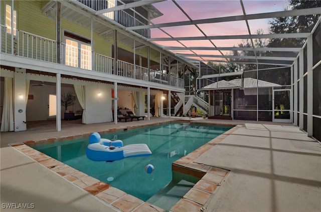 685 11th ST NW, Naples, FL 34120