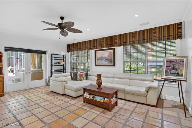 685 11th ST NW, Naples, FL 34120
