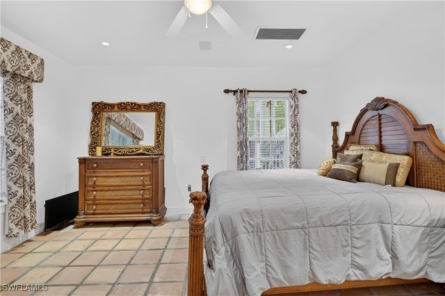 685 11th ST NW, Naples, FL 34120