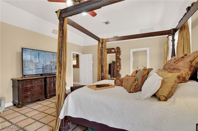 685 11th ST NW, Naples, FL 34120