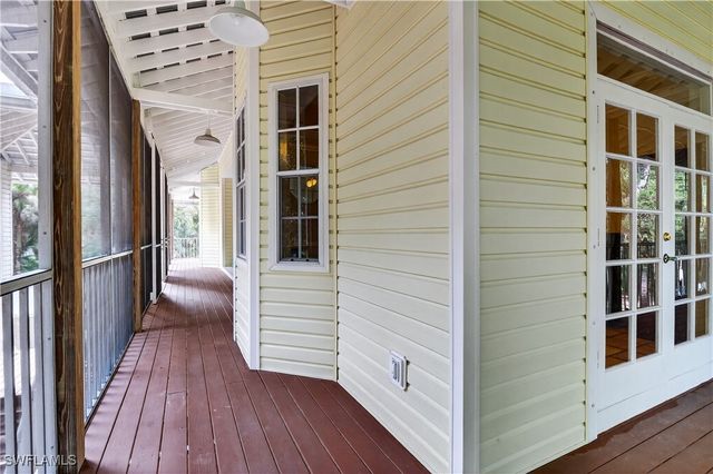 685 11th ST NW, Naples, FL 34120