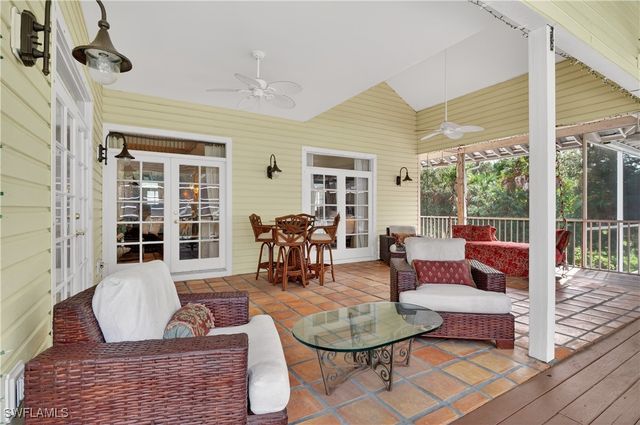 685 11th ST NW, Naples, FL 34120