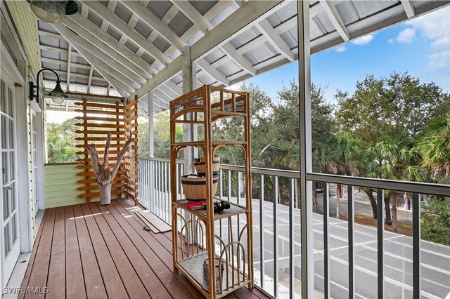 685 11th ST NW, Naples, FL 34120