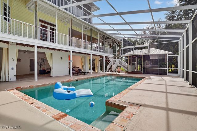 685 11th ST NW, Naples, FL 34120