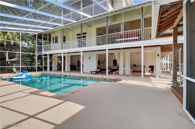 685 11th ST NW, Naples, FL 34120