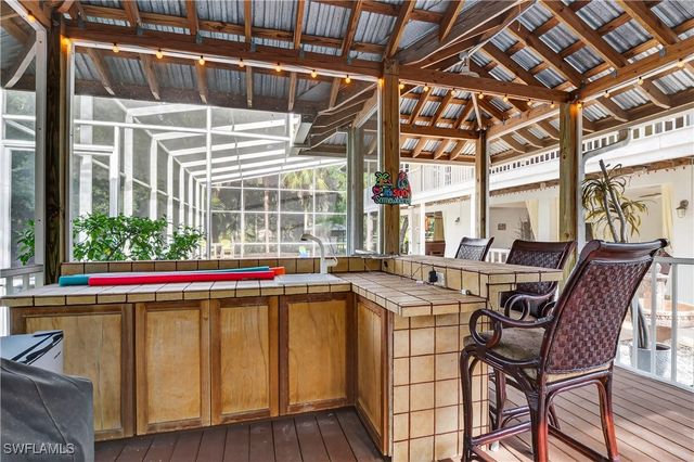 685 11th ST NW, Naples, FL 34120