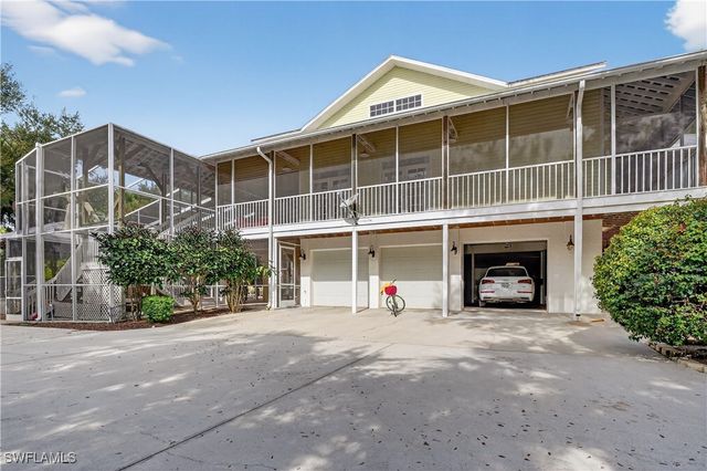 685 11th ST NW, Naples, FL 34120