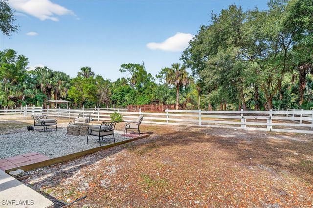 685 11th ST NW, Naples, FL 34120