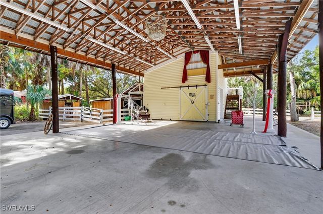 685 11th ST NW, Naples, FL 34120