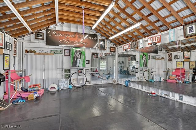 685 11th ST NW, Naples, FL 34120