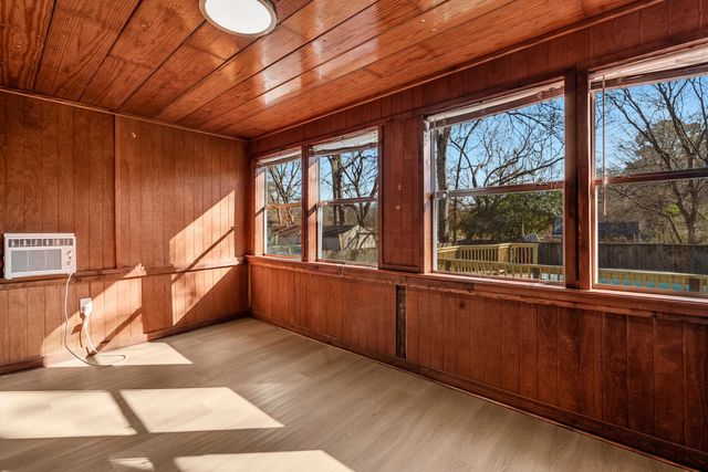 1202 N Tenth St., Longview, TX 75601