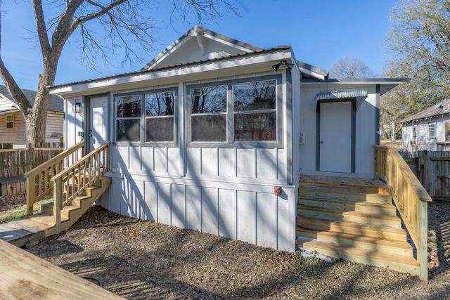 1202 N Tenth St., Longview, TX 75601