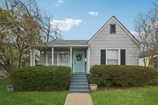 4620 Calmont Avenue, Fort Worth, TX 76107