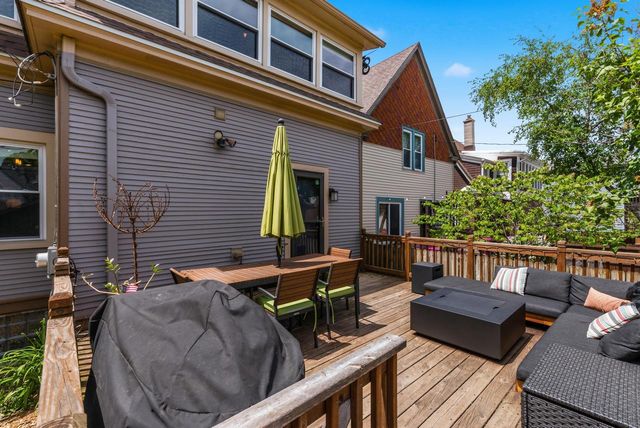 2726 N Bartlett AVENUE, Milwaukee, WI 53211