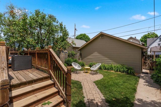 2726 N Bartlett AVENUE, Milwaukee, WI 53211